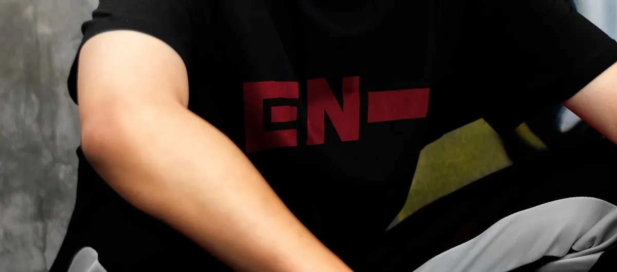 ENHYPEN Iconic T-Shirt, Unisex, Black/Red